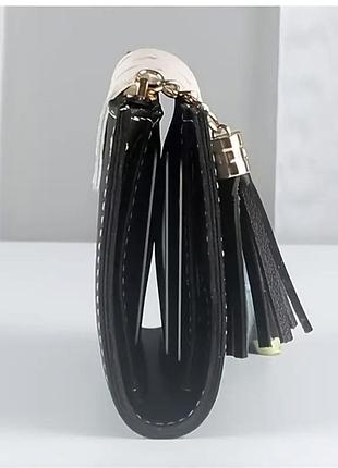 Кошелек с узором веточек листочков.