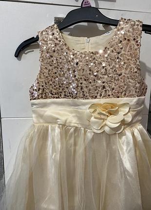 Детское нарядное платье на девочку нарядное