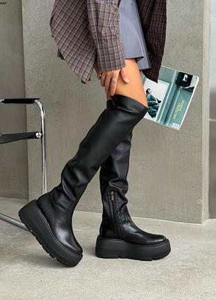 Демисезонные трендовые кожаные ботфорты