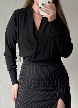 Коротка блуза із креп-шифону / шикарна чорна блуза / трикутний виріз