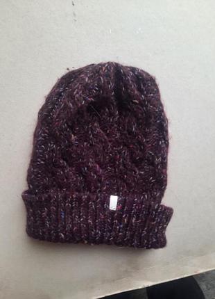 Теплая шапка крупной вязки