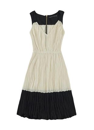 Красиве молочне з чорним плаття плісе zara