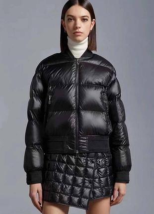 Пухова куртка жіноча