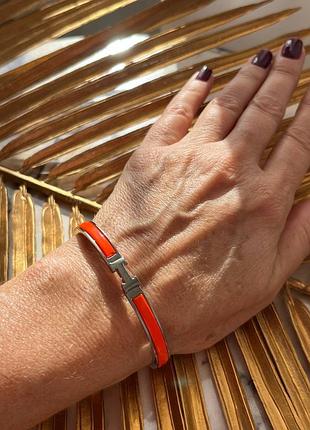 Брендовий браслет з помаранчевою емаллю