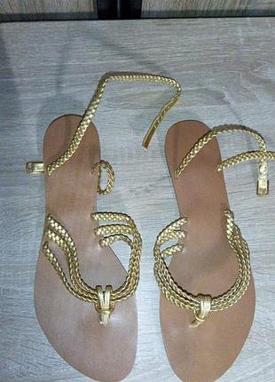 Сандалі золотисті
