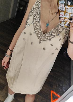 Нова атласна сукня вільного крою з камінням