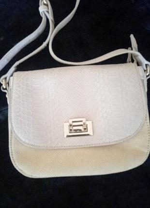 Женская сумка среднего размера