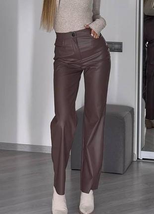 Стильные утепленные брюки экокожа на флисе, брюки палаццо, кода, кожаные, теплые брюки трубы