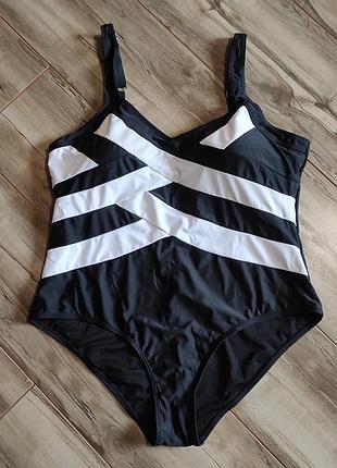 Суцільний купальник