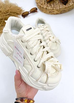 Кросівки  молочні
