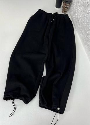 Жіночі чорні прямі спортивні теплі брюки