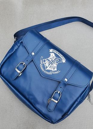 Стильная ярко-синяя сумка hogwarts от harry potter