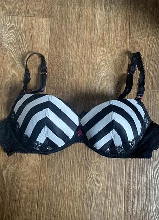 Шикарний бюсгалтер