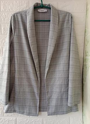 Красивый пиджак в клетку