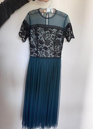 Жіноча сукня в красивому кольорові