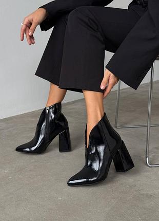 Демисезонные ботильоны TM️ nikart
цвет: черный, натуральная лакированная кожа