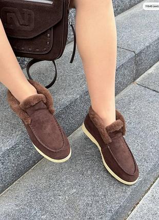 Шоколадные зимние замшевые лоферы с мехом