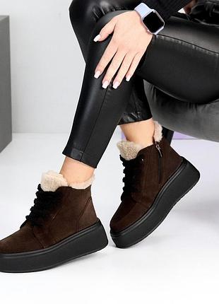 Стильные женские зимние ботинки на утолщенной подошве