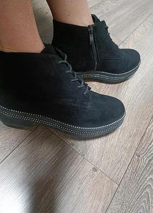 Чобітки жіночі