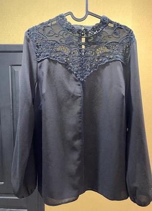 Красивая блуза, надета 1 раз, отлично смотрится с жакетами, стильная, отличного качества!