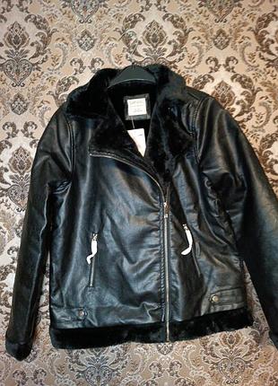 Чорна курточка зі штучної шкіри 12-13р