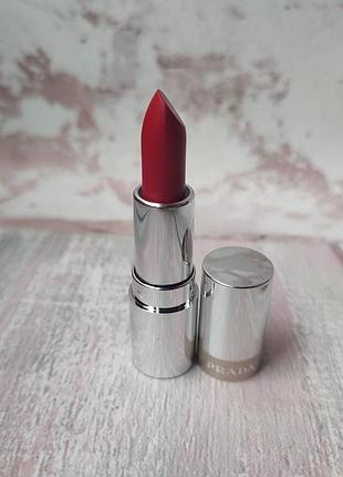 Матова помада для губ prada
