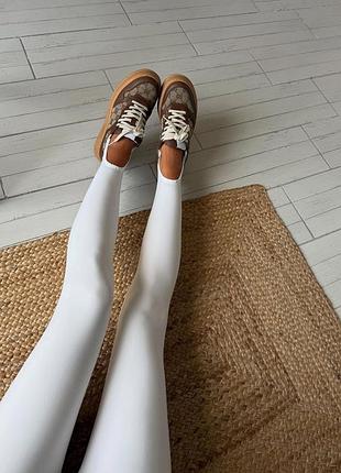 Женские современные лосины со штрипками удлиняют ножку