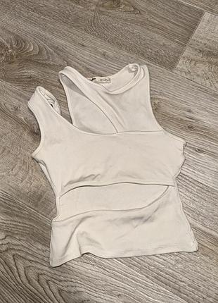 Топ з вирізами