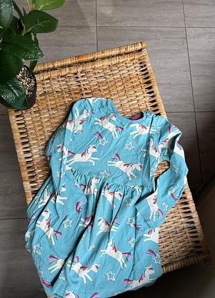 Сукня на дівчинку