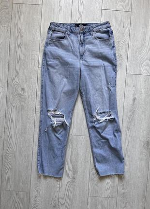 Джинсы рваные hollister