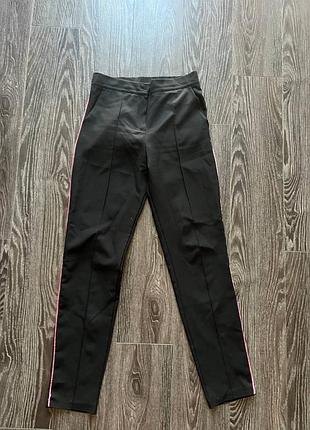 Штаны зауженные на талии черные со стрелками размер s