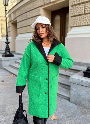 Жіноча куртка барашек без підкладу прямого крою подовжена з гарним коміром на ґудзиках великого розміру