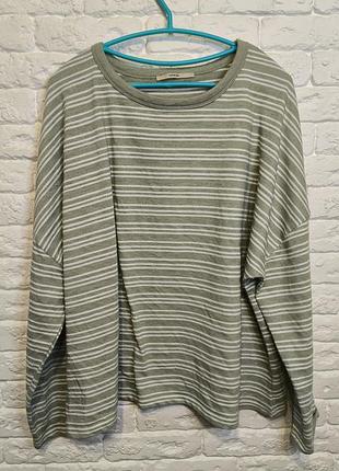 Фирменный лонгслив