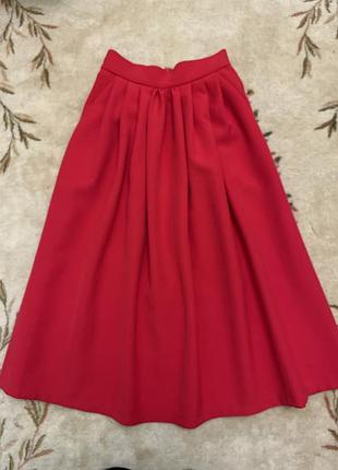 Чудова червона спідниця з кишенями