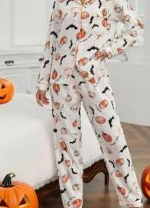 Яскрава жіноча піжама