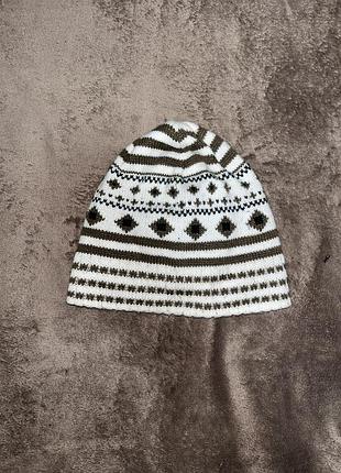 Шапка на підкладці тепла