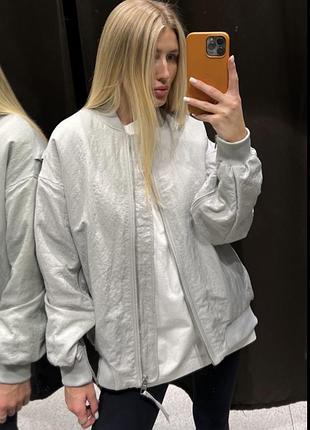 Стильна утеплена куртка zara