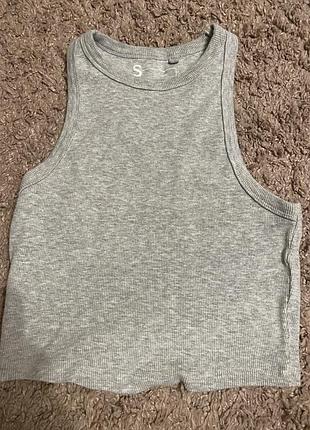 Звичайна сіра топ-майочка