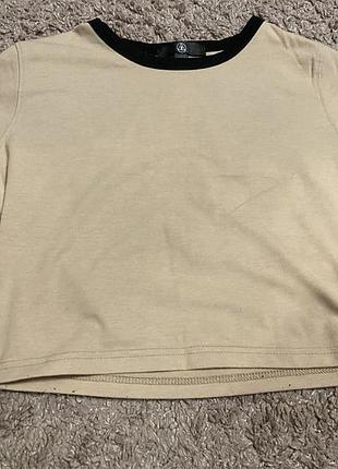 Звичайна, темно молочна топ футболка