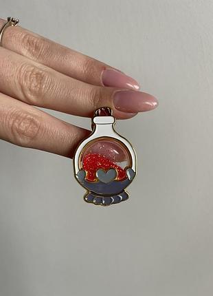 Пін значок металевий брошка «еліксир кохання» — пін значок у вигляді чарівної колби