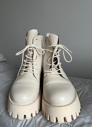 Черевики жіночі молочні, фірма еstro, розмір 38, натуральна шкіра