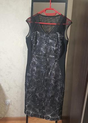 Женское вечернее платье платье с вышивкой почти новое