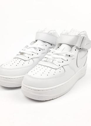 Жіночі зимові кросівки nike air force 1 mid triple white
