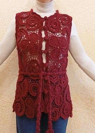 Эксклюзивная вязаная безрукавка «сладкая вишинка» ирландское кружево, ручная работа