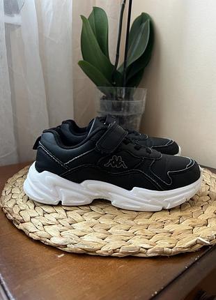 Супер легенькі кросівки kappa