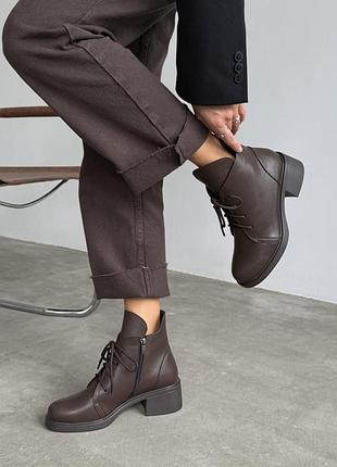 Черевики ботильйони шкіряні з байкою на стійкому каблуку коричневі шоколадні жіночі осінь весна демі