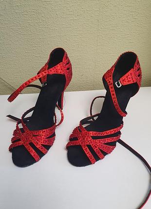 Стильні танцювальні туфлі туфлі для танців