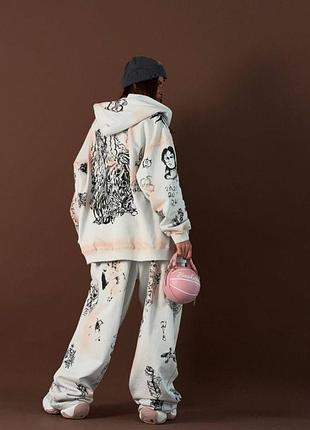 Костюм двойка с татуировками оверсайз худи с капюшоном и брюки широкие свободный крой стрит стайл