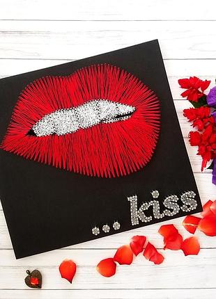 Картина з ниток, string art kiss (стринг арт)