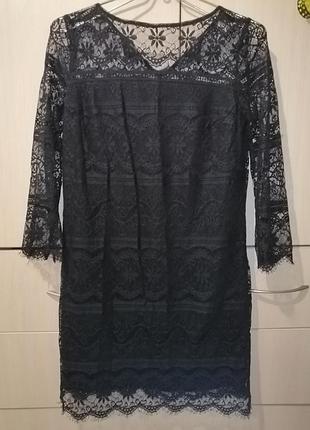 Чорна мереживна сукня, плаття
